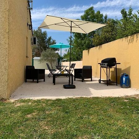 Loue Studio Dans Une Villa Avec Piscine Terrasse Saint-Theodorit المظهر الخارجي الصورة