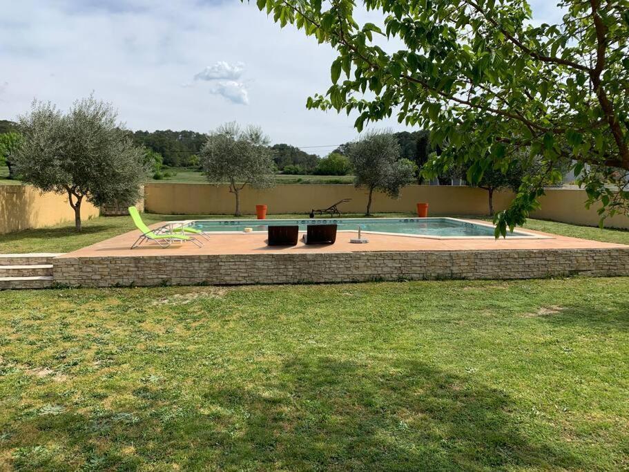 Loue Studio Dans Une Villa Avec Piscine Terrasse Saint-Theodorit المظهر الخارجي الصورة