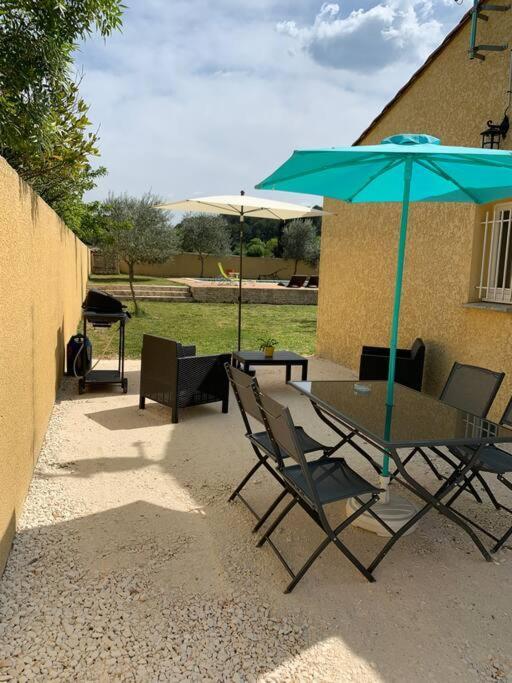 Loue Studio Dans Une Villa Avec Piscine Terrasse Saint-Theodorit المظهر الخارجي الصورة