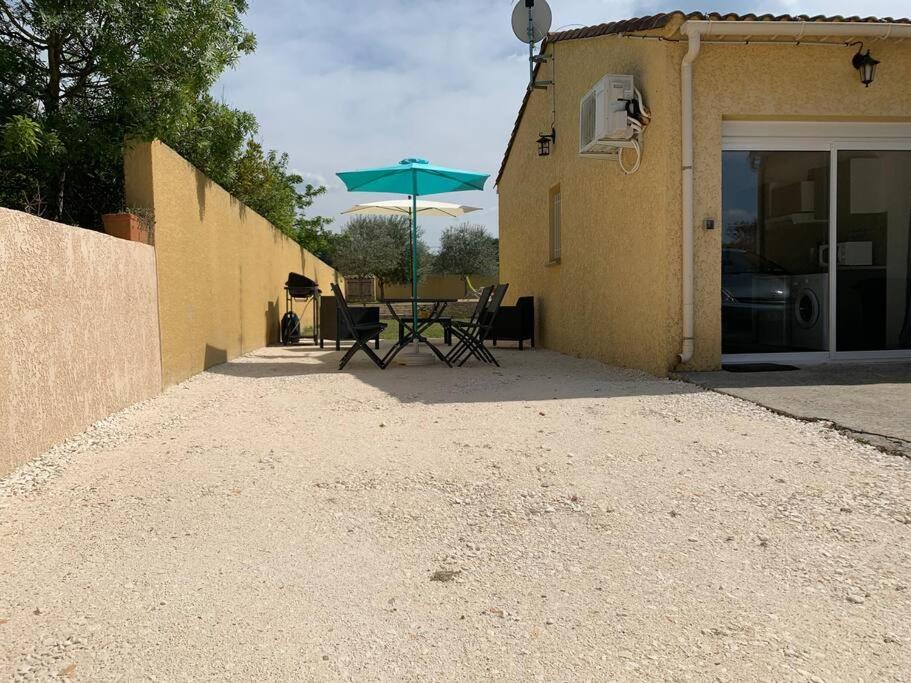 Loue Studio Dans Une Villa Avec Piscine Terrasse Saint-Theodorit المظهر الخارجي الصورة